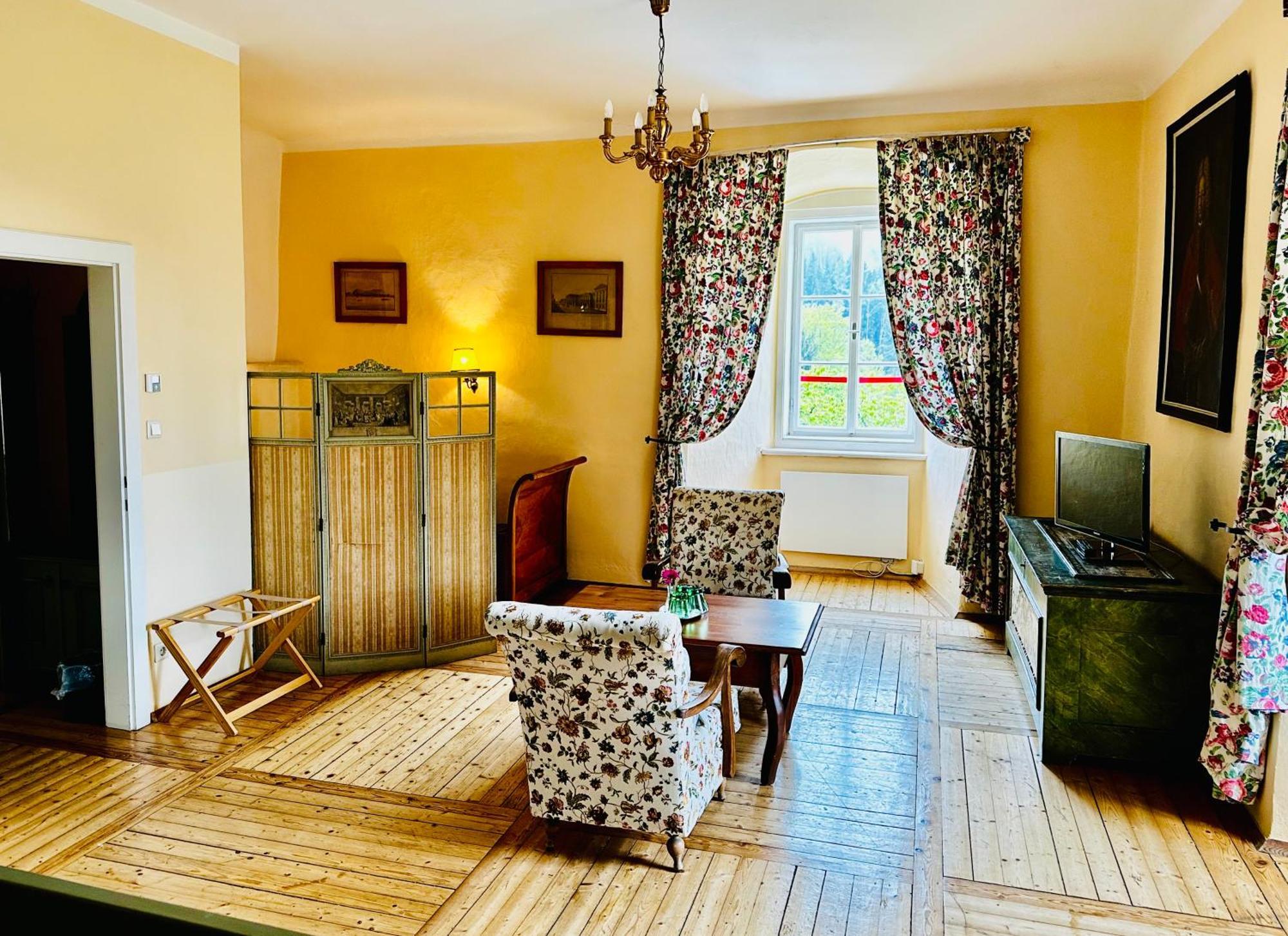 Schloss Moosburg Gaestehaus Esterno foto